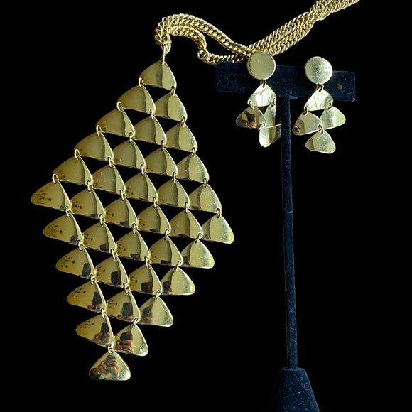 Vintage Vendome Couture, Diamond Shape, Fish Scales, Bib Necklace & Earrings Set - Picture 8 of 13